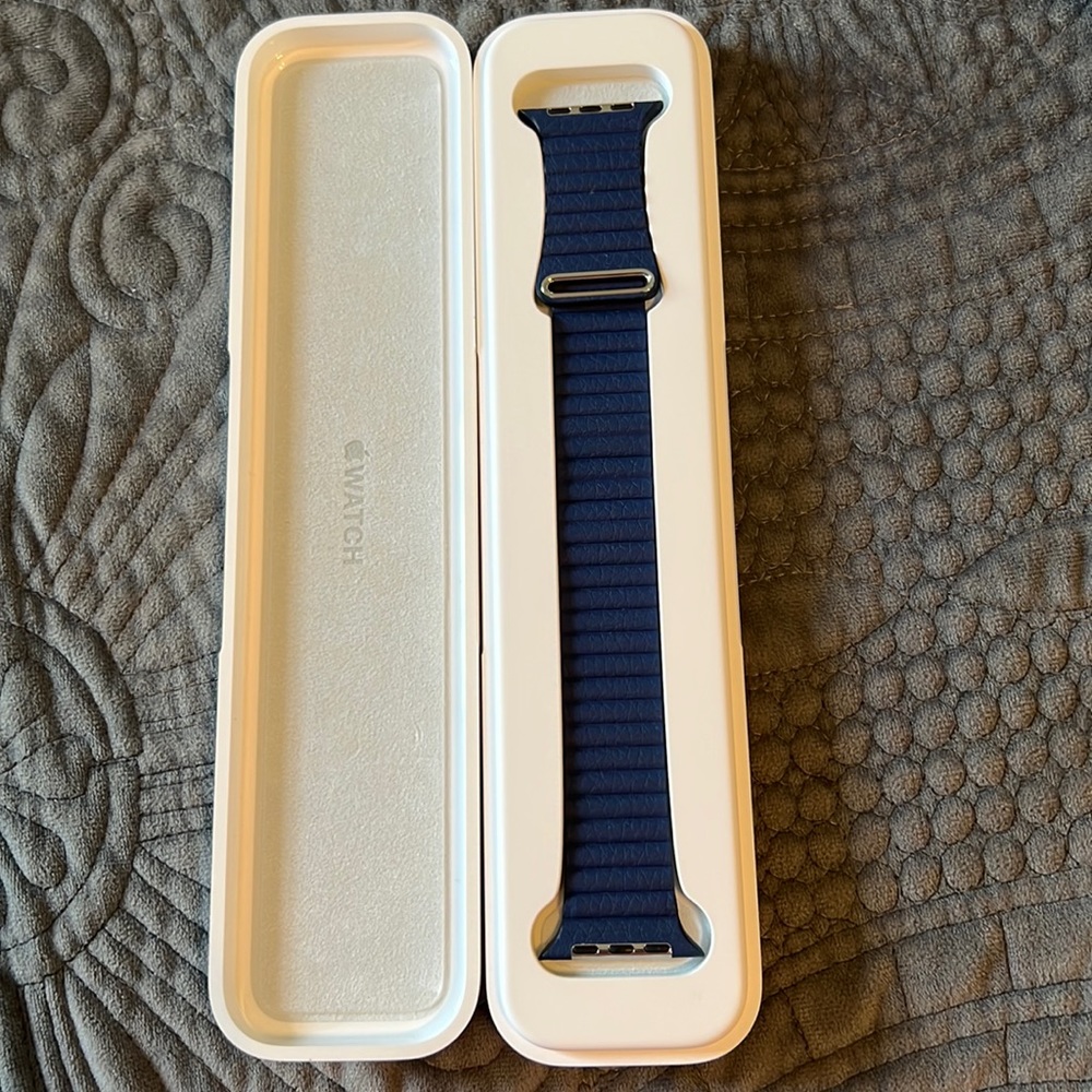 Mens Apple Watch leather band size M 42mm